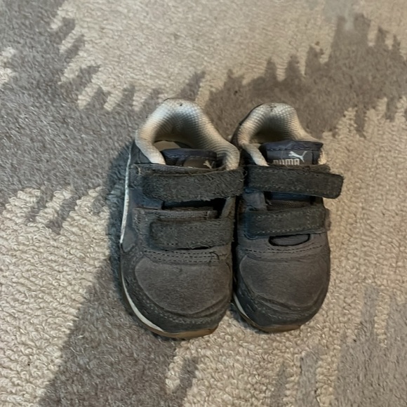 Puma grey velcro strap toddlers shoes size 4C - Picture 2 of 9